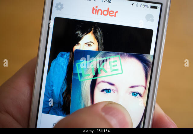 tinder-online-dating-app-on-iphone-smart