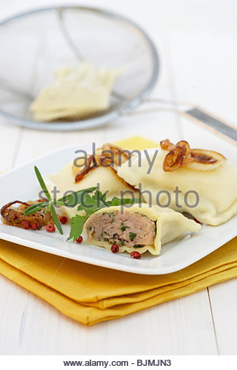 maultaschen-filled-pasta-with-meat-filli