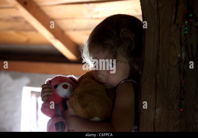 [Obrazek: scared-girl-hugs-a-teddy-bear-c6fpca.jpg]