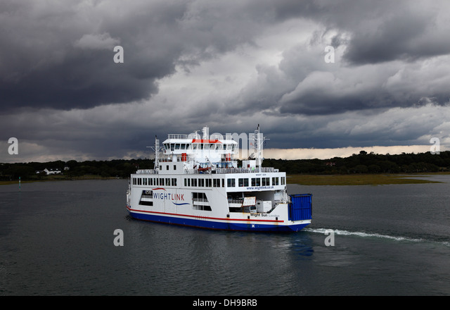 wight-sun-vehicle-and-passenger-ferry-ta