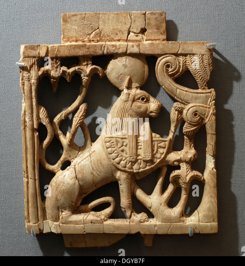 5597-ivory-tablet-depicting-a-lioness-ni