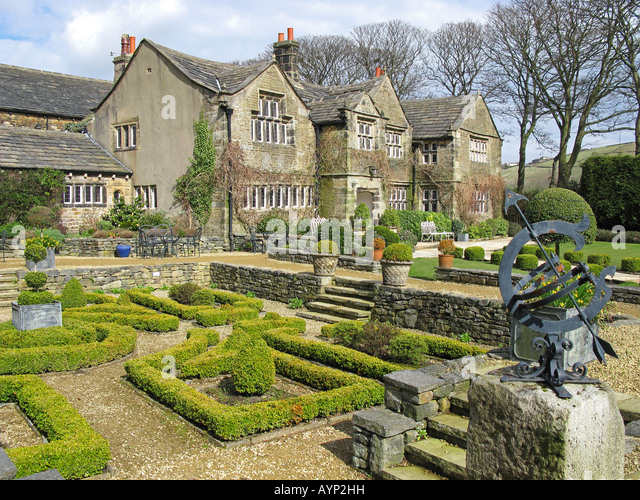 yorkshire-uk-formal-gardens-and-parterre