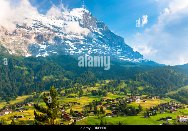 the-town-of-grindelwald-beneath-the-eige