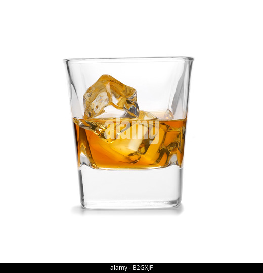 tumbler-of-whisky-with-ice-B2GXJF.jpg