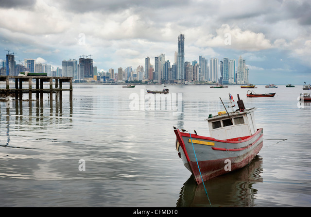 panama-panama-city-fishing-boat-with-sky