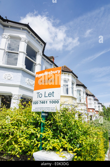 to-let-sign-on-a-residential-street-of-t