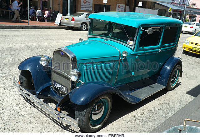 vintage-ford-motor-car-in-lithgow-nsw-au