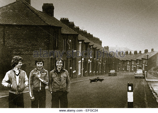 grainy-image-of-street-kids-in-1970s-byk