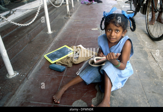 india-student-girls-doing-her-homework-i