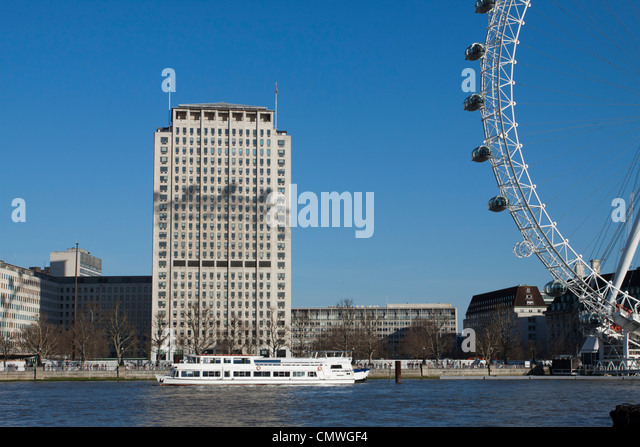 shell-centre-london-eye-on-the-river-tha