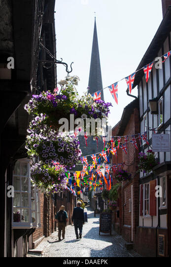 bunting-in-church-street-ledbury-poetry-