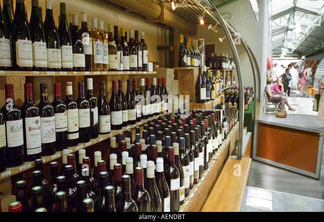 wine-shop-at-the-market-marche-des-enfan