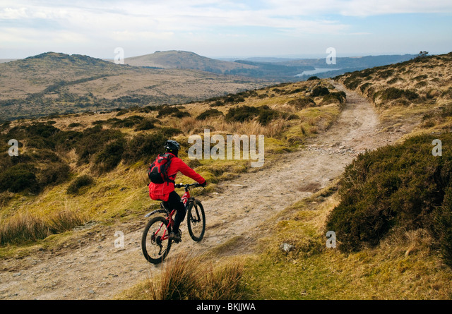 mountain-biker-on-trail-near-princetown-