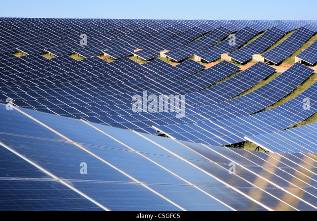 gigantic-solar-farm-in-provence-les-mes-