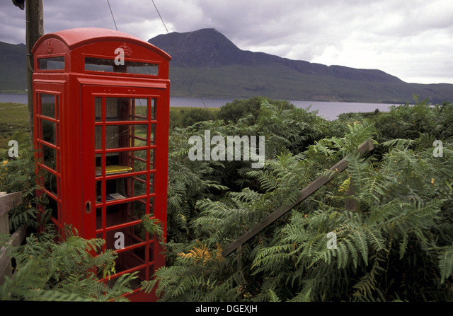 traditional-british-red-telephone-box-in