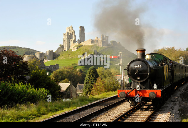 steam-train-with-corfe-castle-in-backgro