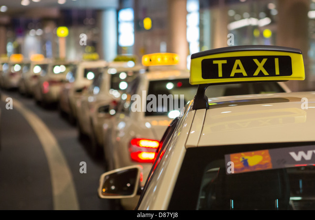 taxis-wait-at-night-outside-dusseldorf-a