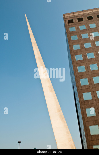 southwark-needle-sculpture-and-number-1-