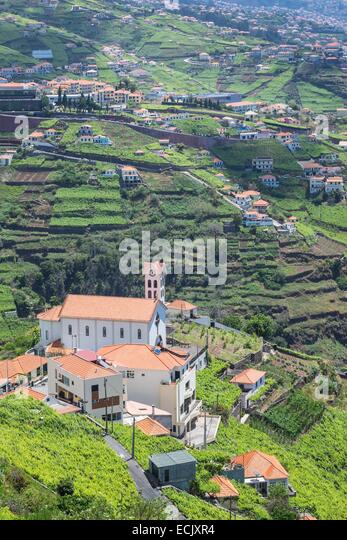 portugal-madeira-island-hiking-along-the