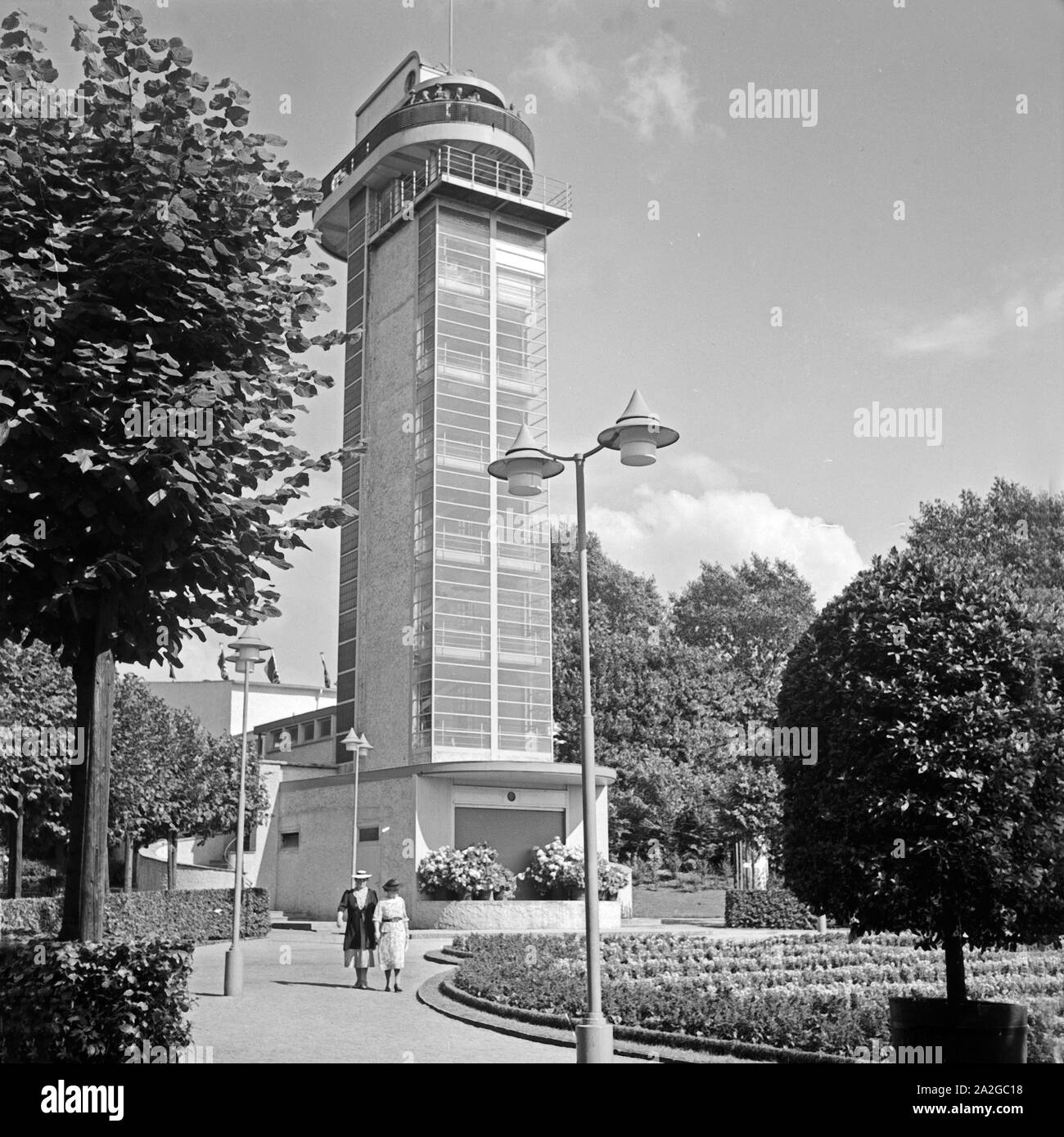 Der Grugaturm im Grugapark in Essen, Deutschland 1930er Jahre ...