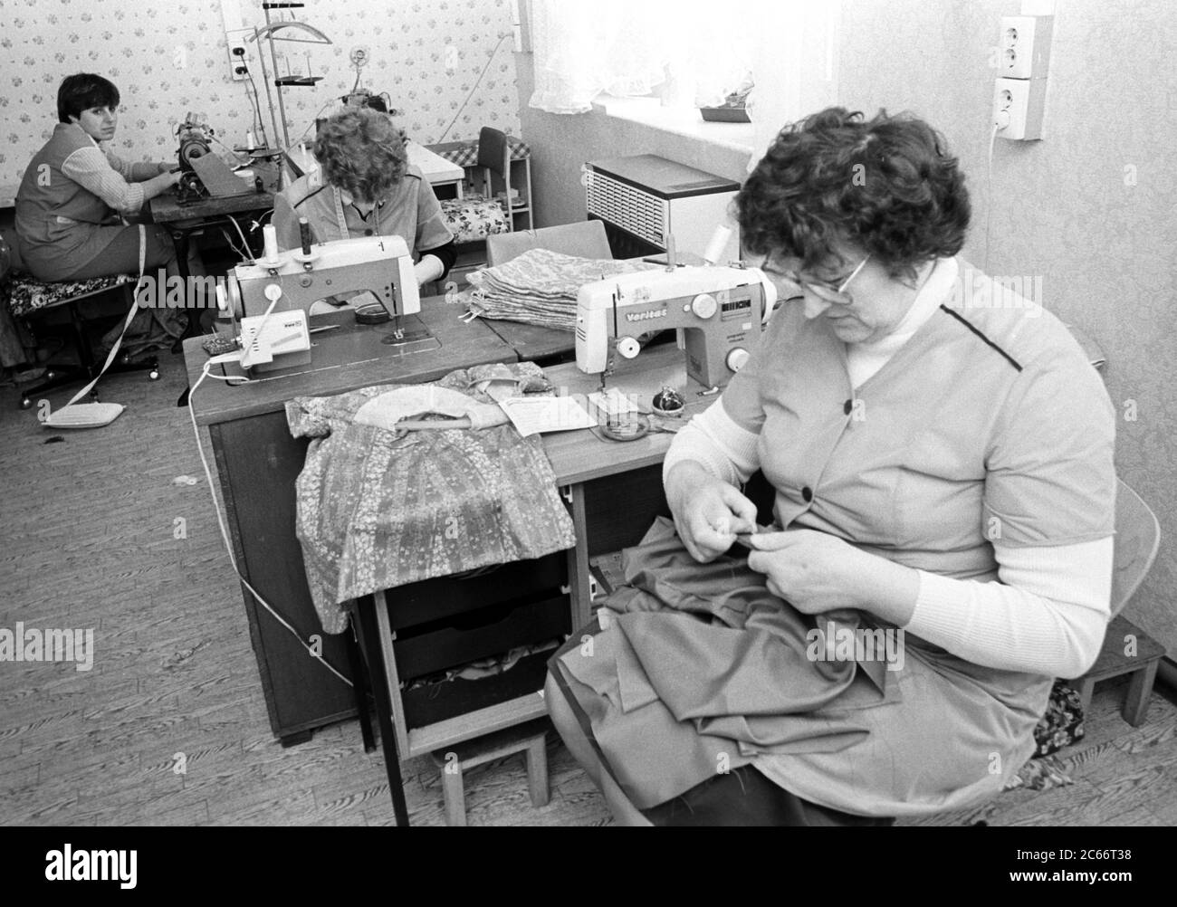 FILED - 15 May 1984, Saxony, Eilenburg: In the sewing room of the VEB ...