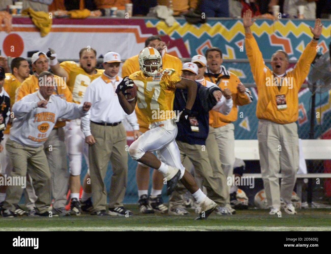 Tennessee Vols wide receiver Peerless Price runs by the team bench on ...