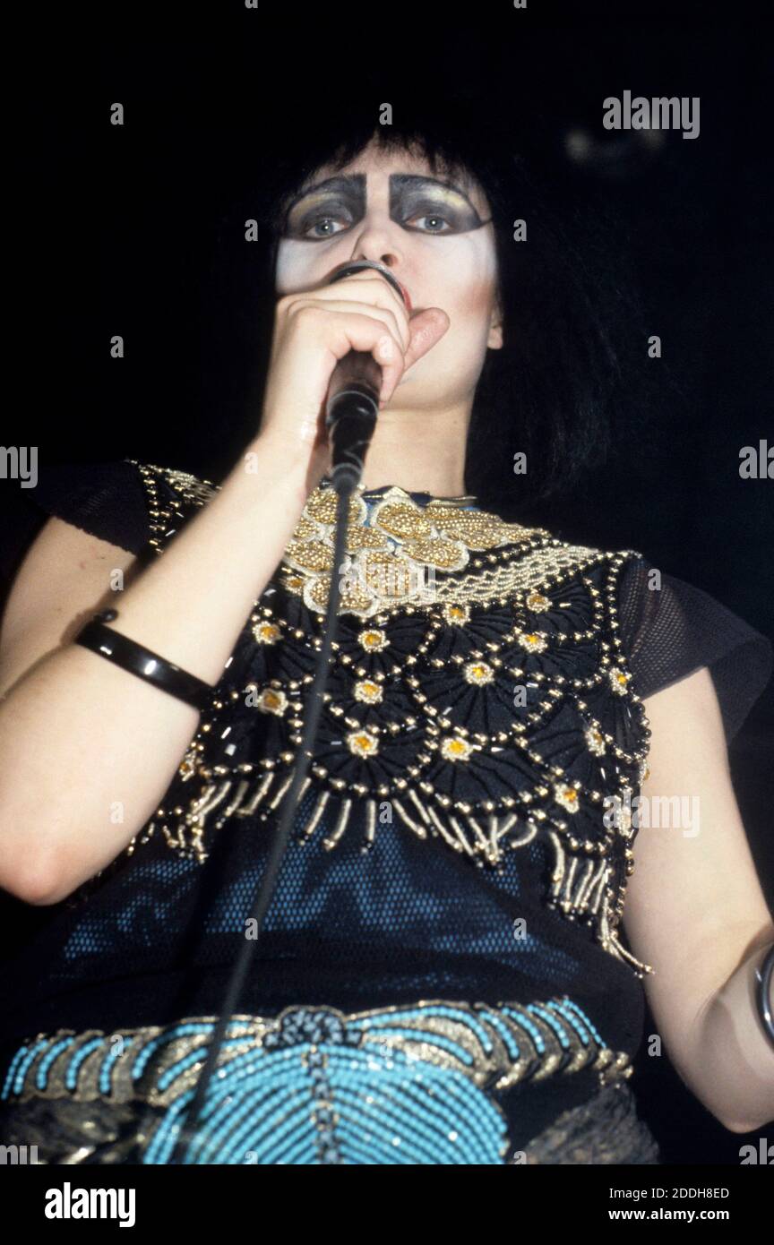 Siouxsie Sioux From Siouxsie And The Banshees Live At Hammerswithh Palais London June 24 1984