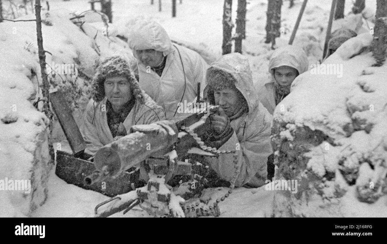 RUSSO-FINNISH WAR 1939-1940. A Finnish machine gun crew with their ...