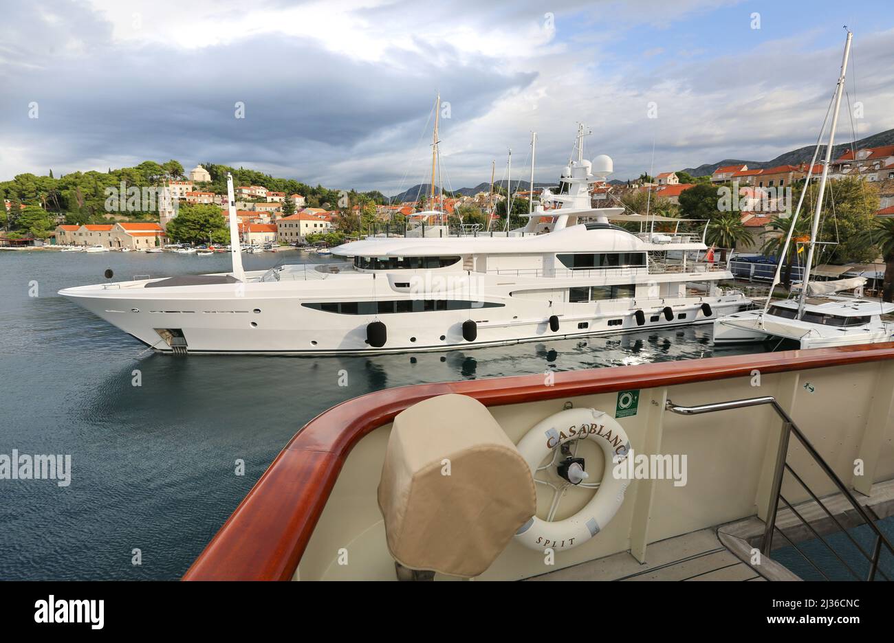 the-yacht-halo-owned-by-the-russian-billionaire-and-oligarch-roman