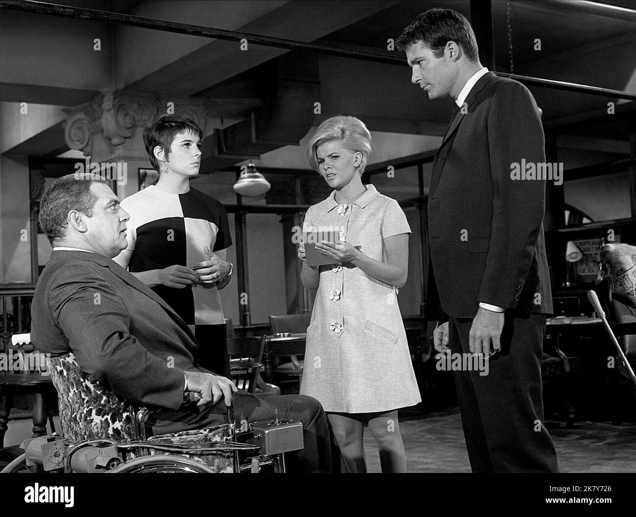 Raymond Burr, Susan Saint James, Barbara Anderson & Don Galloway ...