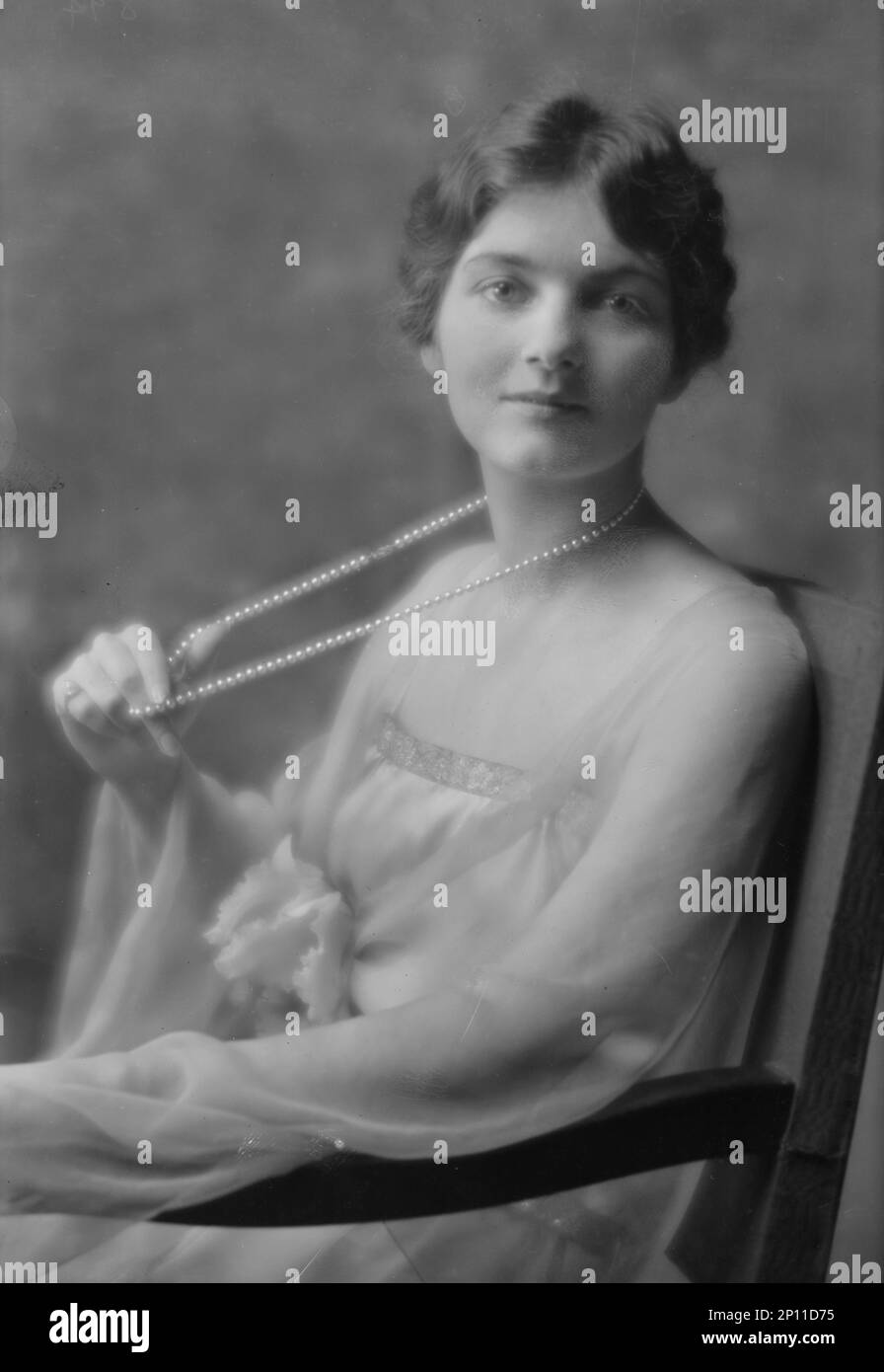 Fargo, Clara, Miss, portrait photograph, between 1911 and 1942 Stock ...