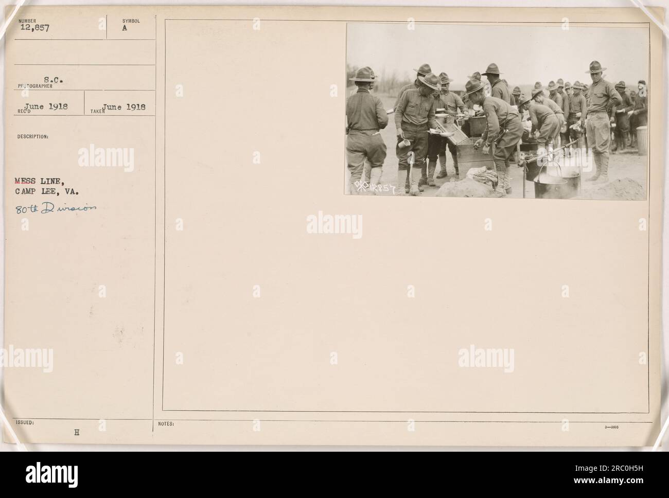 Soldiers in line for mess at Camp Lee, Virginia, during World War I ...