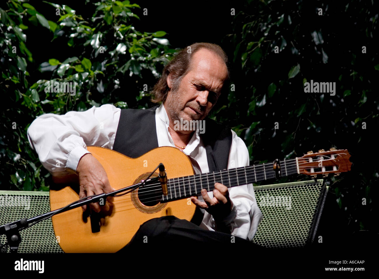 Jose Ramirez 1968 "Paco de Lucia" - Vintage Guitar World