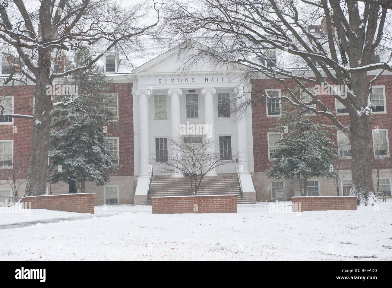 university-of-maryland-campus-in-snow-stock-photo-alamy