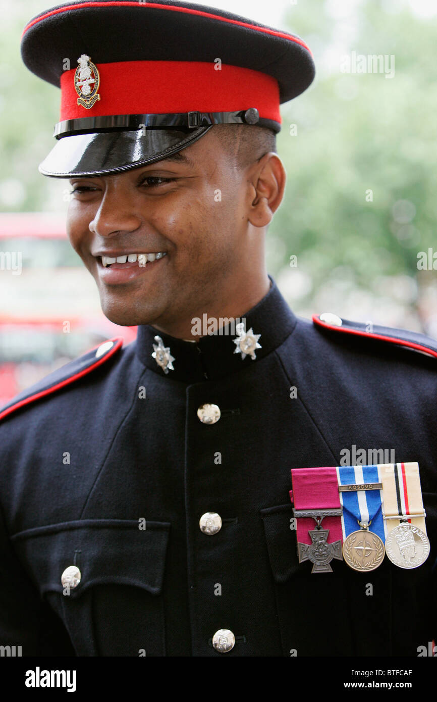 Private Johnson Beharry With Victoria Cross Vc Medal For Bravery At Westminster Abbey London