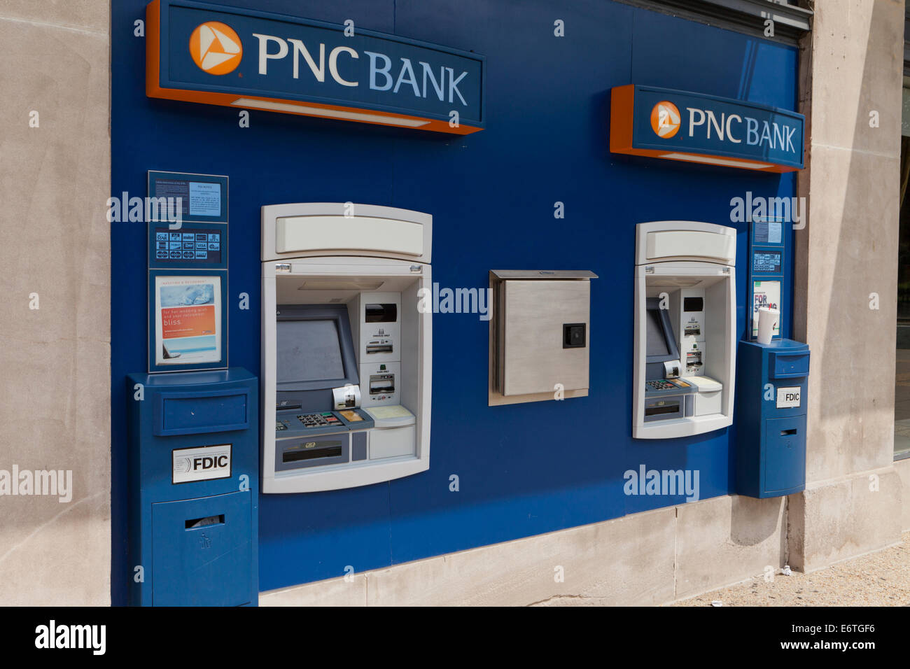 Pnc Bank Atm Stock Photo Alamy