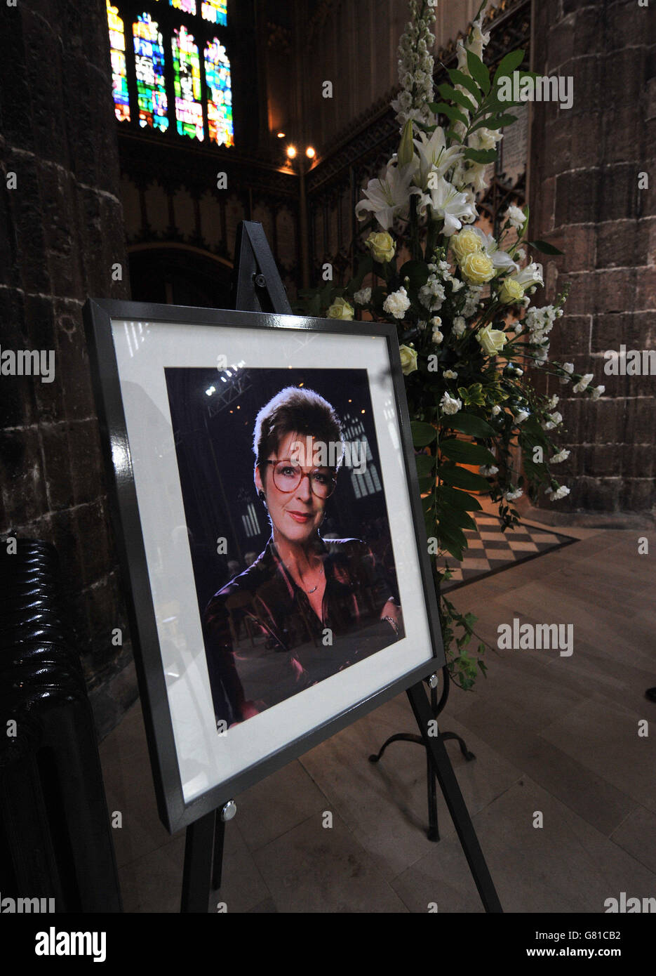 A memorial service for Coronation Street star Anne Kirkbride is held at ...