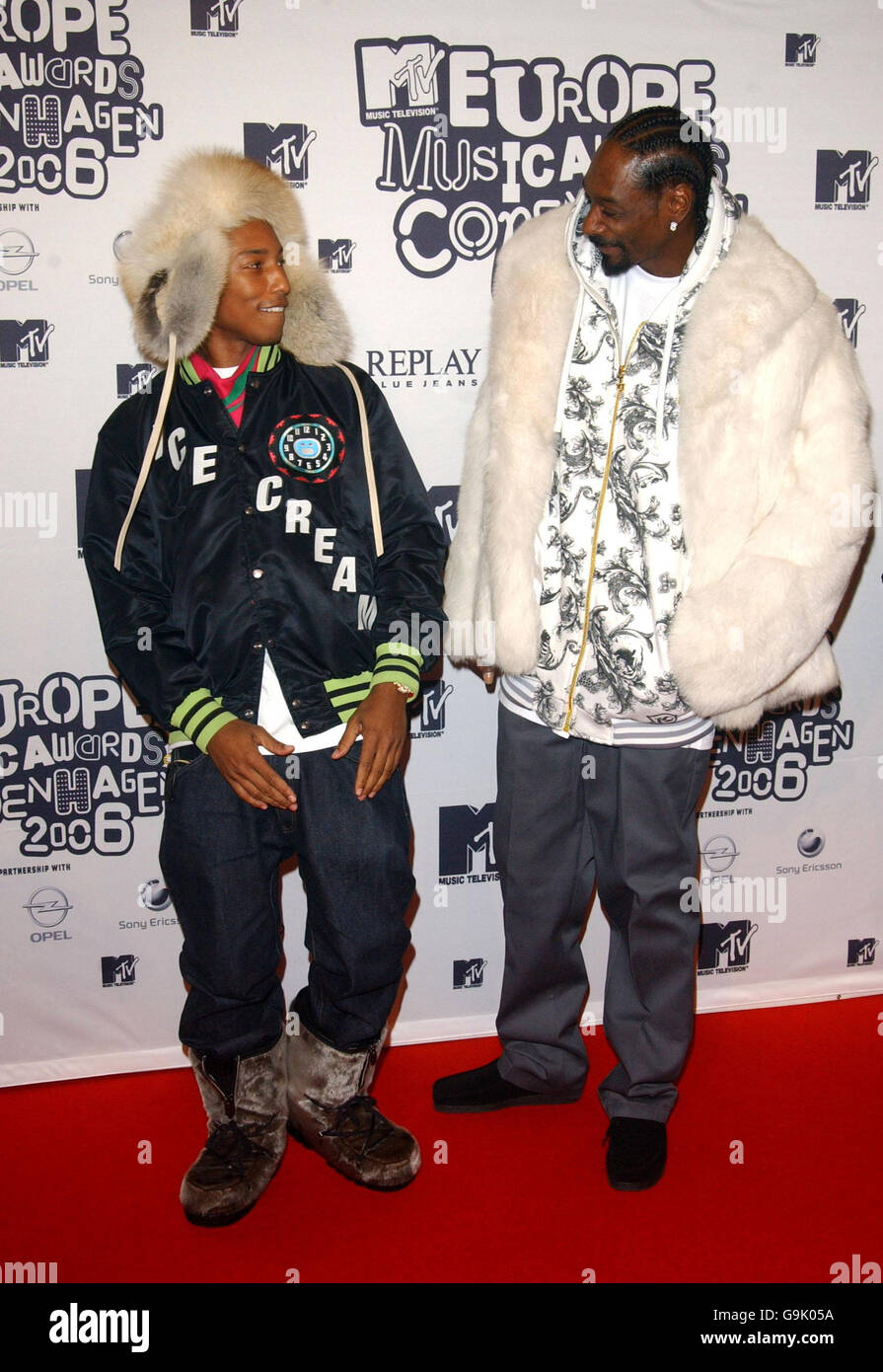 Pharrell Williams (left) and Snoop Dogg arrive for the MTV Europe Music ...