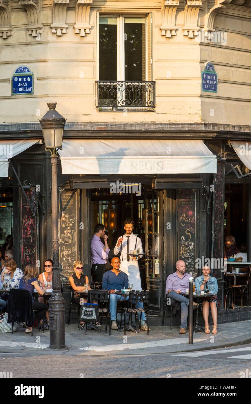 France, Paris, the Ile Saint Louis, Le Saint Regis restaurant Stock ...