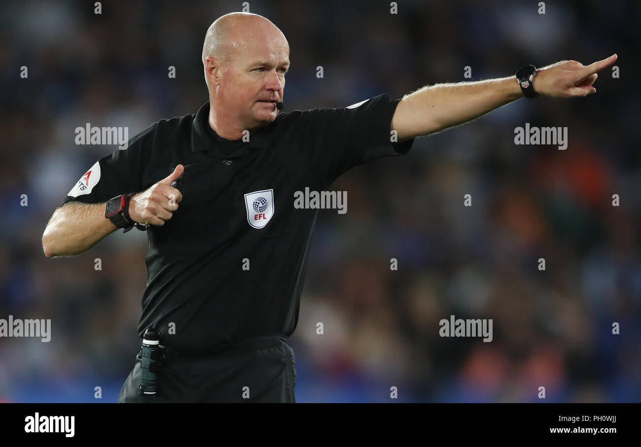 Referee Lee Mason Stock Photo - Alamy