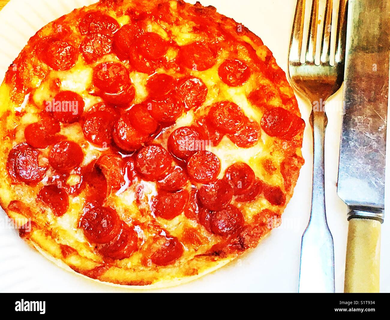 Chicago Town Deep Dish Pepperoni Pizza Stock Photo Alamy