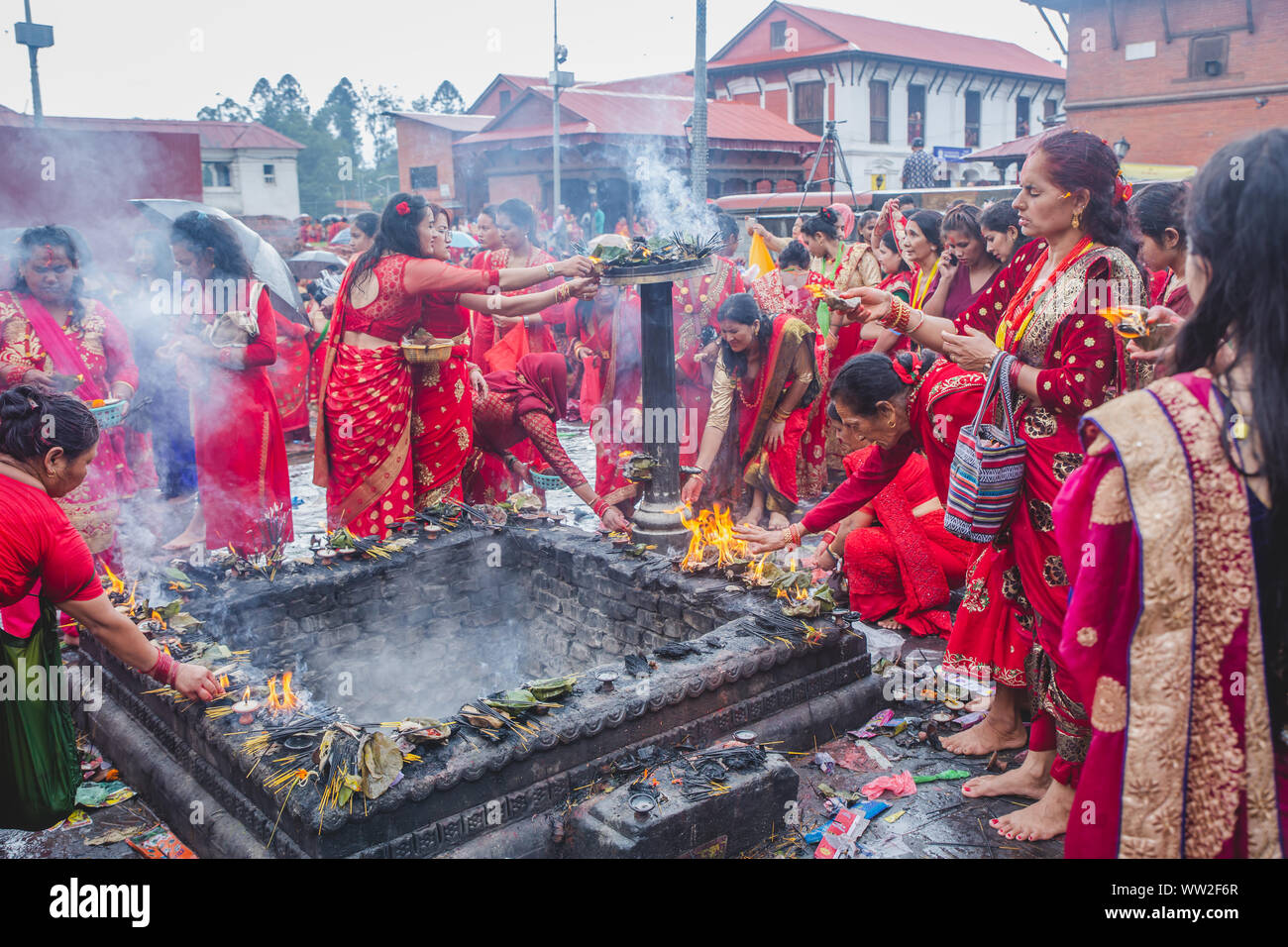 Kathmandu Nepal Sep 2 2019 Hindu Women Offer Prayers At The Pashupatinath Temple During Teej