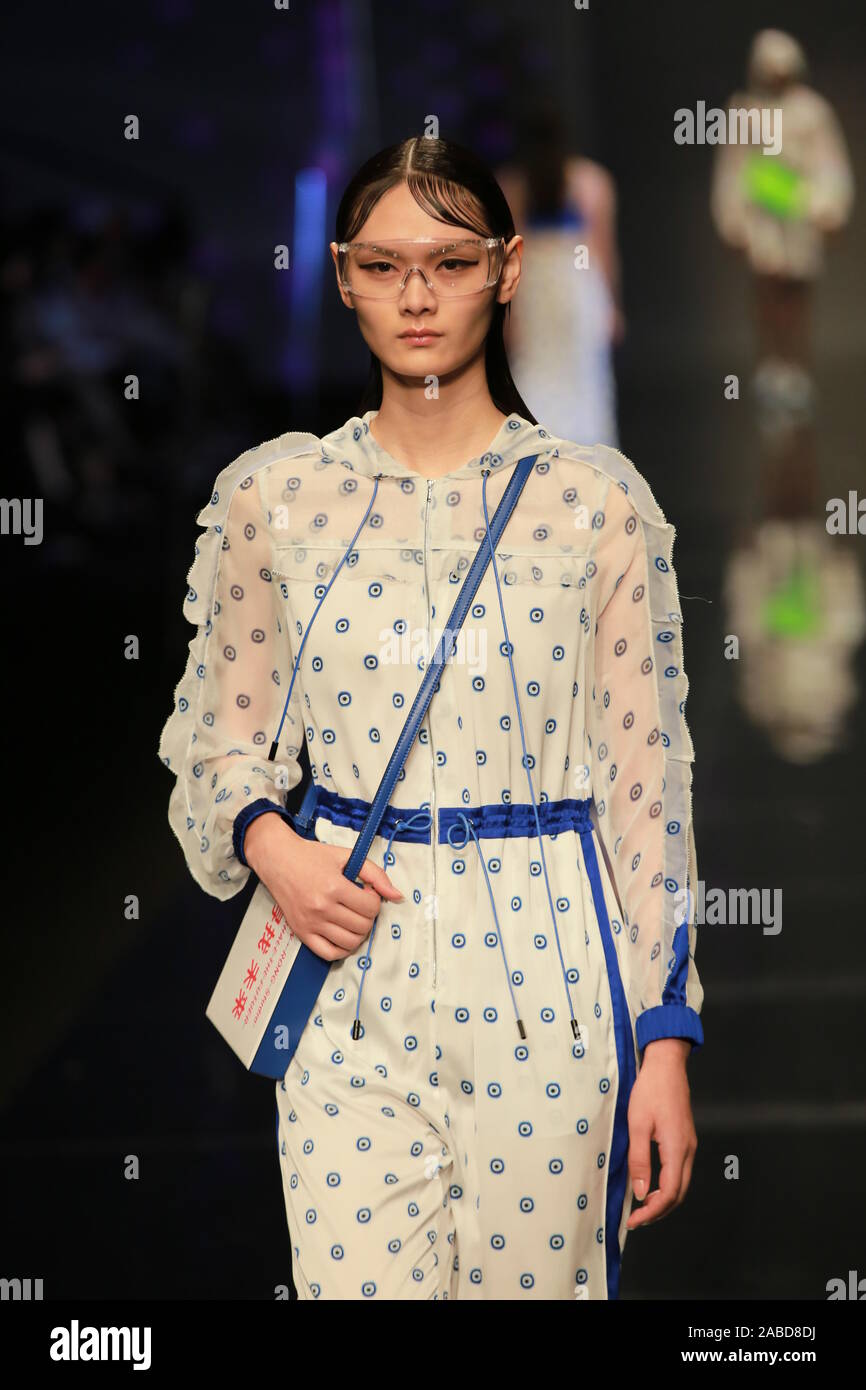 A model walks the runway for W.RONG at 2020 Spring and Summer Shanghai ...