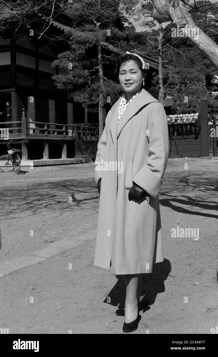 Japanese Fashion Model Woman Female Posing For Photographers 1950 S Street Scene Japan Stock