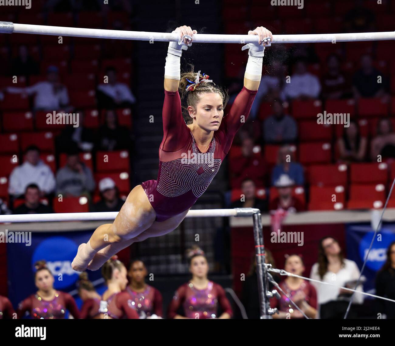 Norman, OK, USA. 31st Mar, 2022. Oklahoma's Jordan Bowers swings on the ...