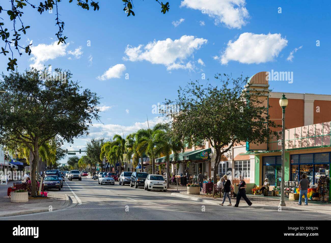 Shops and restaurants on Lake Avenue in historic downtown Lake Worth ...