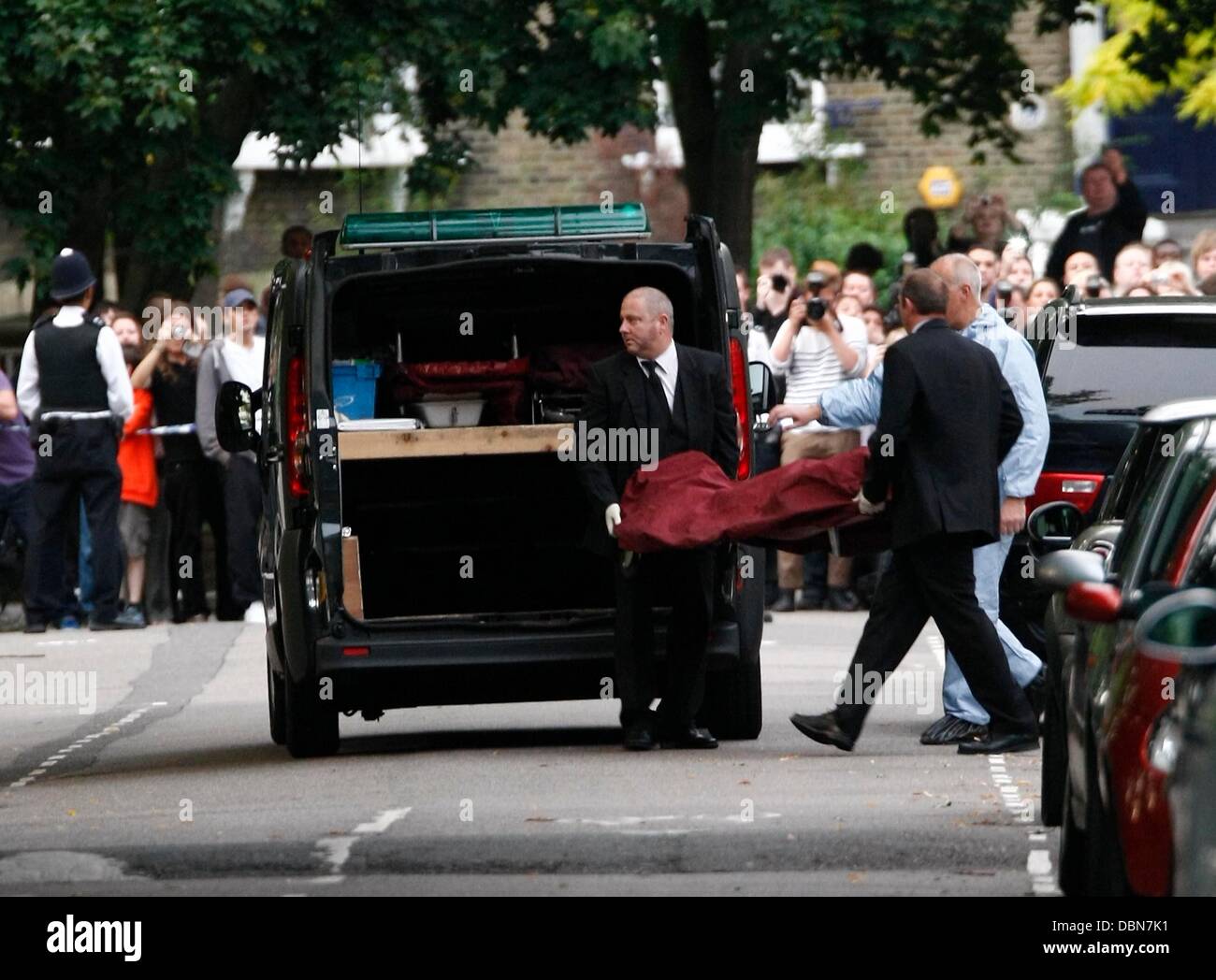 The body of Amy Winehouse is carried in a body bag from her house ...
