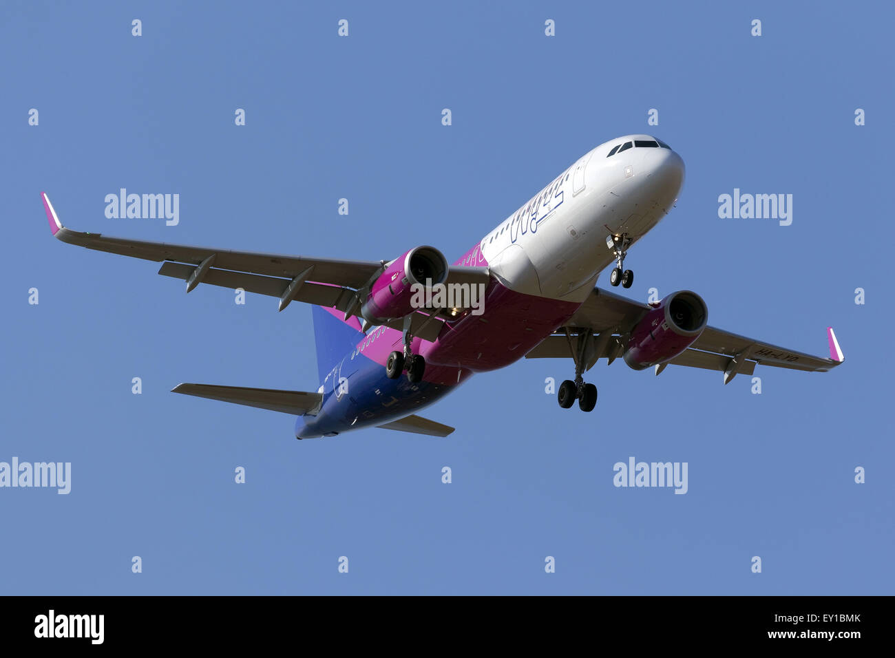 Wizzair Airbus A320 in the new color scheme on final approach runway 31 ...