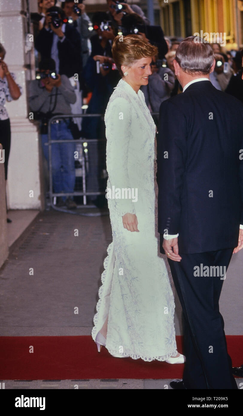 Princess Diana at Covent Garden Opera House For A Performance of 'il ...